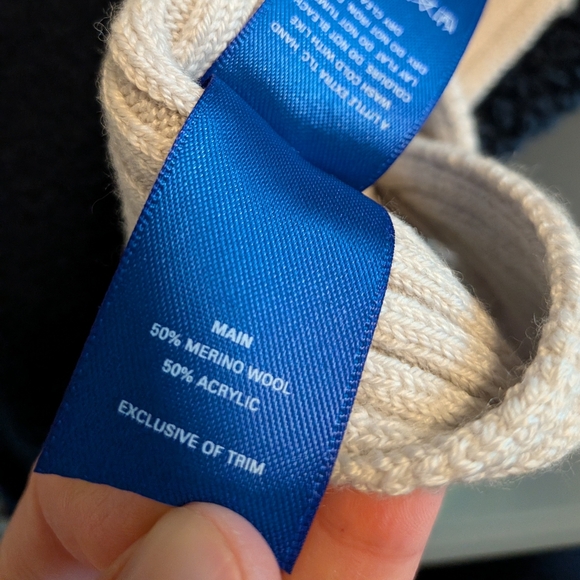 Like New Kit & Ace Merino Wool Ear Warmer - Picture 3 of 3